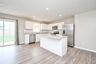 5697 Julia Kate Dr in Morrow, OH - Building Photo - Building Photo