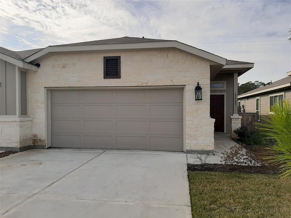 25523 Starling Ln in Magnolia, TX - Building Photo