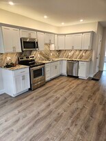 15 Warsaw Ave, Unit 1 in Manchester, NH - Building Photo