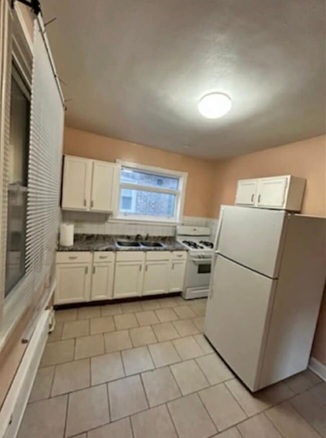 property at 5048 W Henderson St