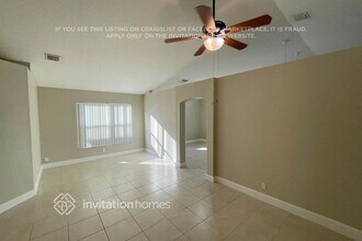 9901 Red Heart Ln in Tamarac, FL - Foto de edificio - Building Photo