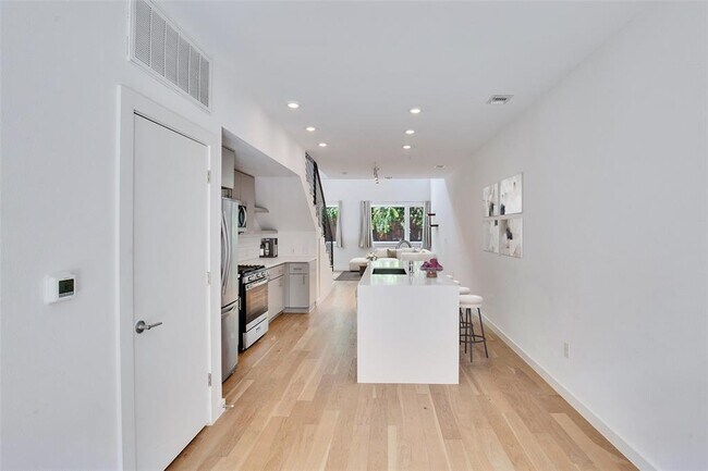 2002 E 7th St in Austin, TX - Building Photo - Building Photo