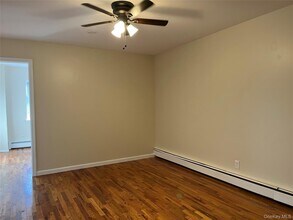 410 Jericho Tpke in North Hempstead, NY - Building Photo - Building Photo