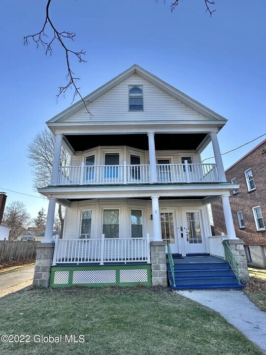 1064 Washington Ave in Albany, NY - Building Photo