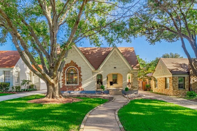 915 Stewart Dr in Dallas, TX - Building Photo - Building Photo