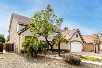 2425 E Westchester Dr in Chandler, AZ - Building Photo - Building Photo