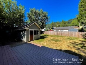 2334 Augusta St in Eugene, OR - Foto de edificio - Building Photo