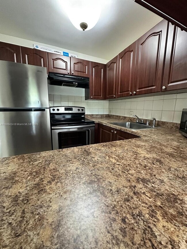 4848 NW 24th Ct in Lauderdale Lakes, FL - Building Photo - Building Photo