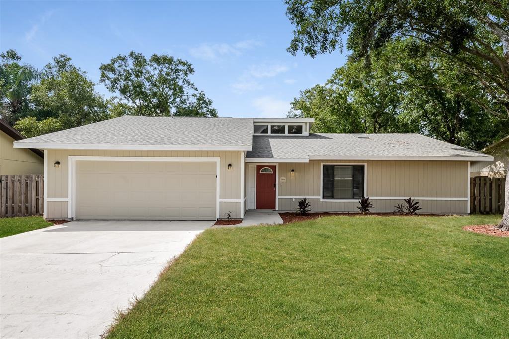 8416 Cypress Lake Cir in Sarasota, FL - Building Photo