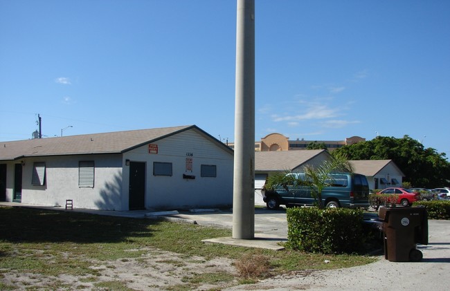 1336 Alpha St in West Palm Beach, FL - Building Photo - Building Photo