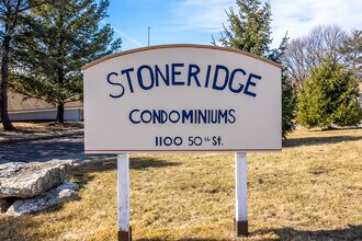 Stoneridge Condominiums in West Des Moines, IA - Building Photo - Building Photo