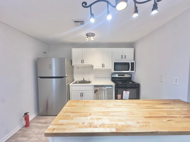 197 Van Horne St in Jersey City, NJ - Building Photo - Building Photo