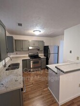 5623 Wells Cir in Stone Mountain, GA - Building Photo - Building Photo