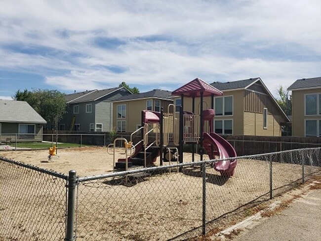 2041 5th St N in Nampa, ID - Building Photo - Building Photo