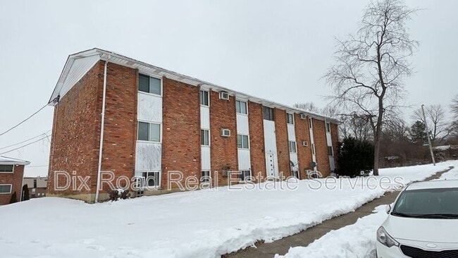 property at 2 Hampshire Ct