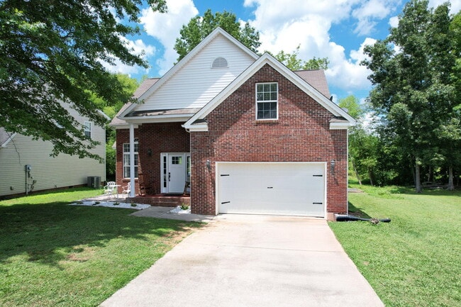 3120 Pin Oaks Cir NE