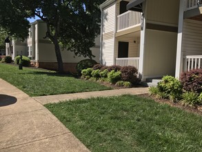 Morehead Apartments in Greensboro, NC - Building Photo - Building Photo