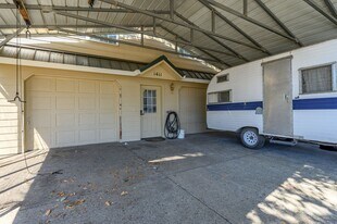 1411 NE Logan St in McMinnville, OR - Building Photo