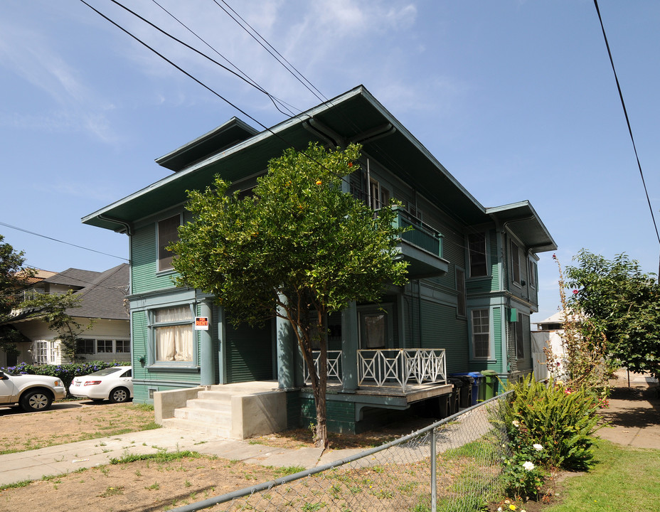 2107-2109 Oak St in Los Angeles, CA - Building Photo