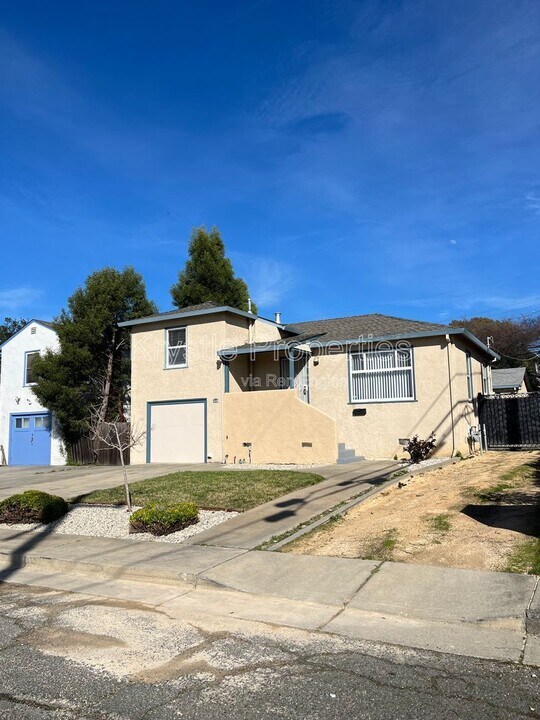 2420 Alameda St in Vallejo, CA - Building Photo