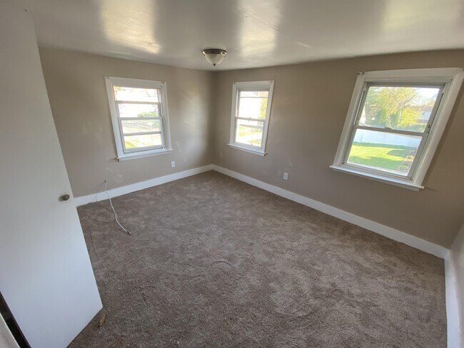 6045 Wisteria Ave in Merchantville, NJ - Building Photo - Building Photo