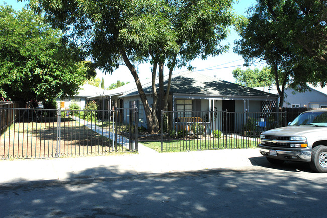 127 Madoline St in Pittsburg, CA - Foto de edificio - Building Photo