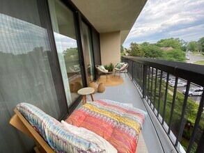 7401 Westlake Ter, Unit 407 in Bethesda, MD - Foto de edificio - Building Photo