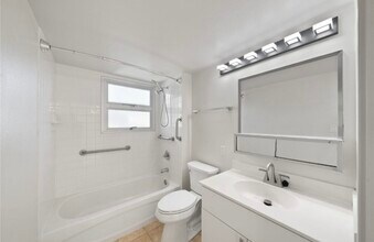 215 N King St, Unit 803 in Honolulu, HI - Foto de edificio - Building Photo