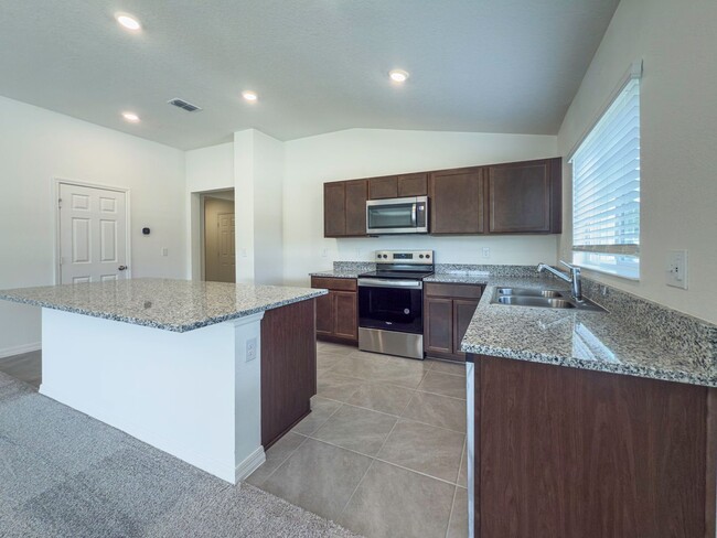 3402 Narrows Dr in Lakeland, FL - Building Photo - Building Photo