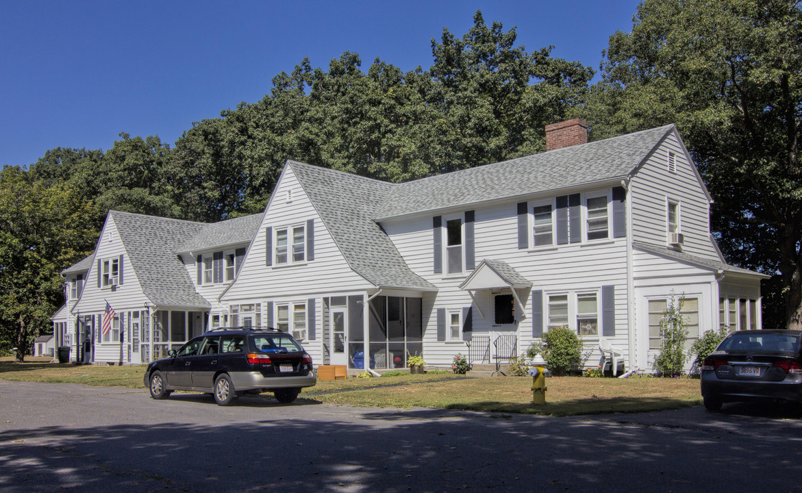 13 Chestnut St in Westford, MA - Foto de edificio