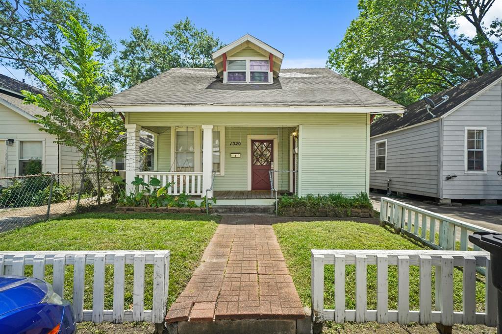 1320 Alexander St in Houston, TX - Building Photo