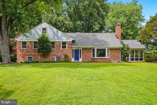 property at 11705 Admirals Ct