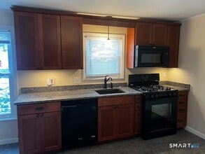 64 Seymour St in Bristol, CT - Building Photo - Building Photo