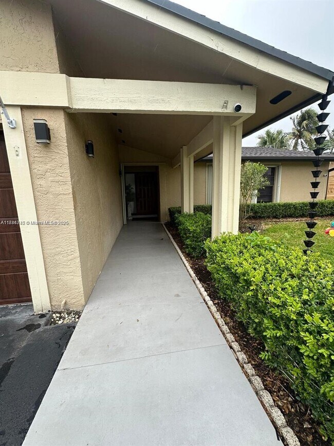 16805 SW 5th Way in Weston, FL - Building Photo - Building Photo
