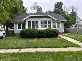 2827 Wood St in Ames, IA - Building Photo