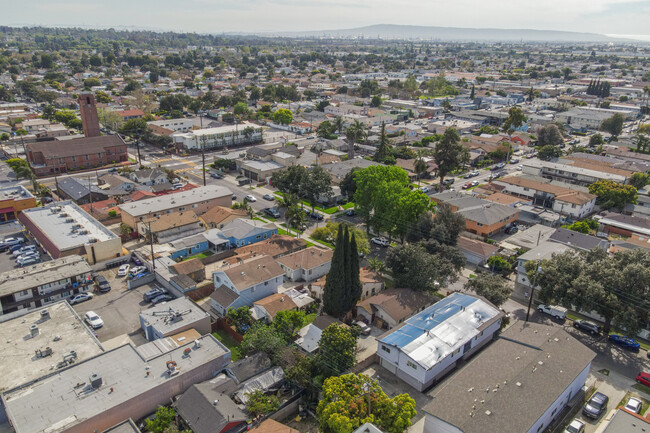 5466 Linden Ave in Long Beach, CA - Building Photo - Building Photo