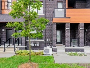 370C Red Maple Rd in Richmond Hill, ON - Building Photo - Building Photo