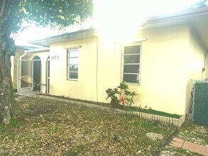 5507 SW 24th Ave in Fort Lauderdale, FL - Building Photo - Building Photo