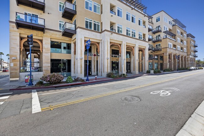 301 Mission Ave, Unit 601 in Oceanside, CA - Foto de edificio - Building Photo