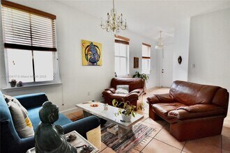 11020 NW 48th Terrace in Doral, FL - Building Photo - Building Photo