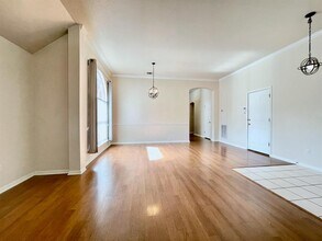 1725 Dapplegrey Ln in Austin, TX - Building Photo - Building Photo