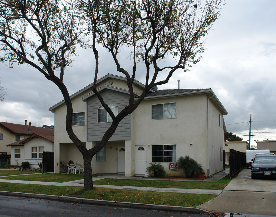 4302 Howard Ave in Los Alamitos, CA - Foto de edificio