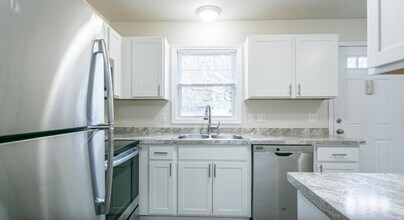 100 Graham Rd in Ithaca, NY - Foto de edificio - Building Photo