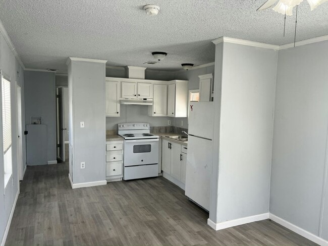 2228 Chicago Cubs St in Avon Park, FL - Building Photo - Building Photo