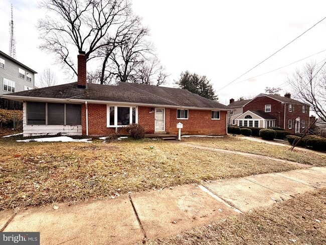 property at 2121 Patrick Henry Dr