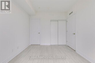 30 Elm Dr W in Mississauga, ON - Building Photo - Building Photo