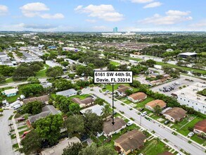 6161 SW 44th St in Davie, FL - Building Photo - Building Photo