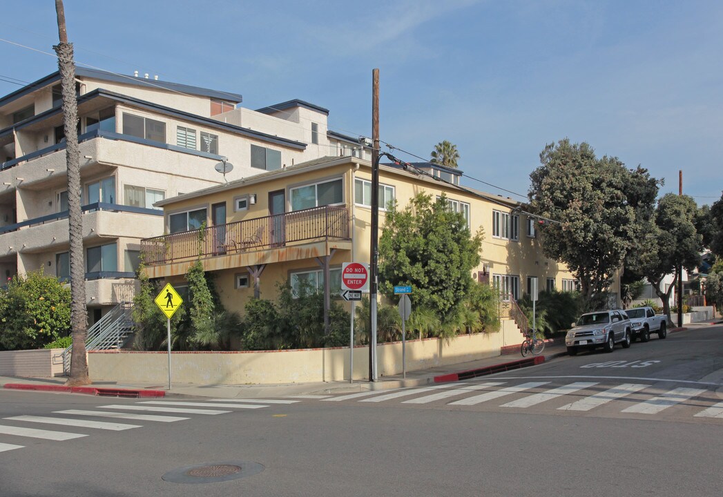 101-103 Strand St in Santa Monica, CA - Building Photo