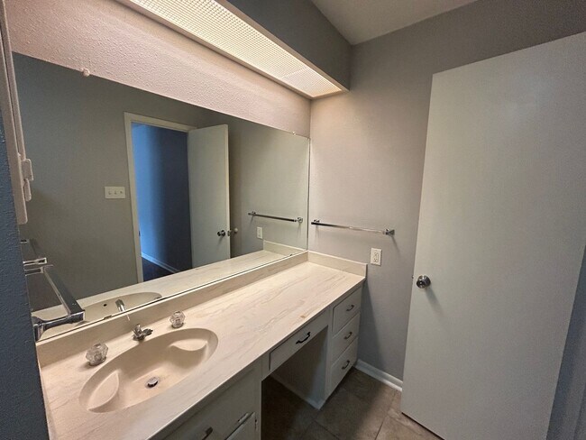 3355 Chimney Pl Dr in Waco, TX - Building Photo - Building Photo