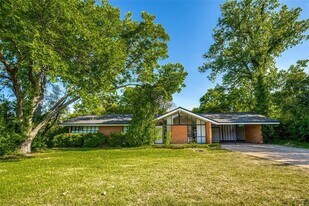 6916 Forest Ln in Dallas, TX - Building Photo